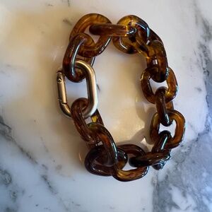 CLARE V. TORTOISE SHELL RESIN LINK BRACELET WITH GOLD-COLORED CLASP